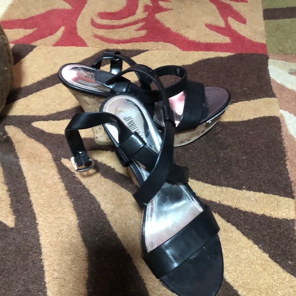 Shoes - Picture 4 of 8